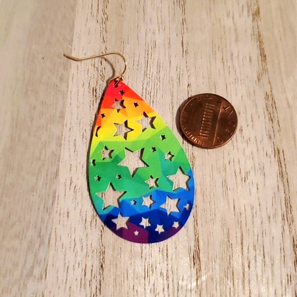 Rainbow multicolored perforated star design teardrop pierced goldtone earrings - Picture 5 of 5